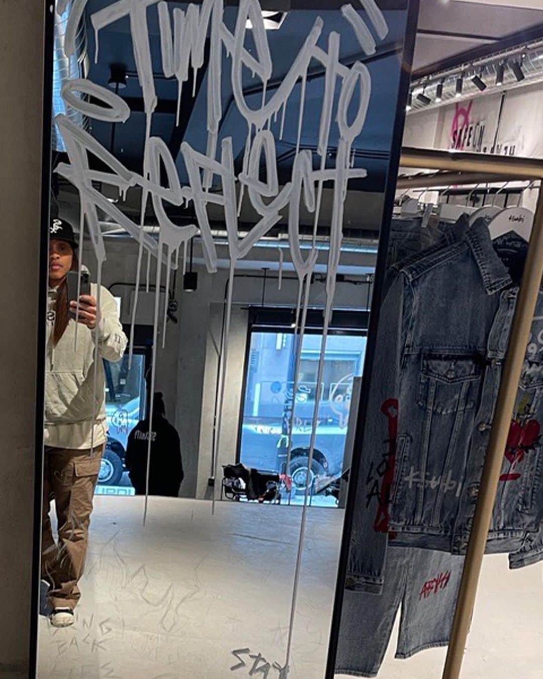 ツビさんのインスタグラム写真 - (ツビInstagram)「58 E WALTON ST ++ CHICAGO」3月31日 12時07分 - ksubi