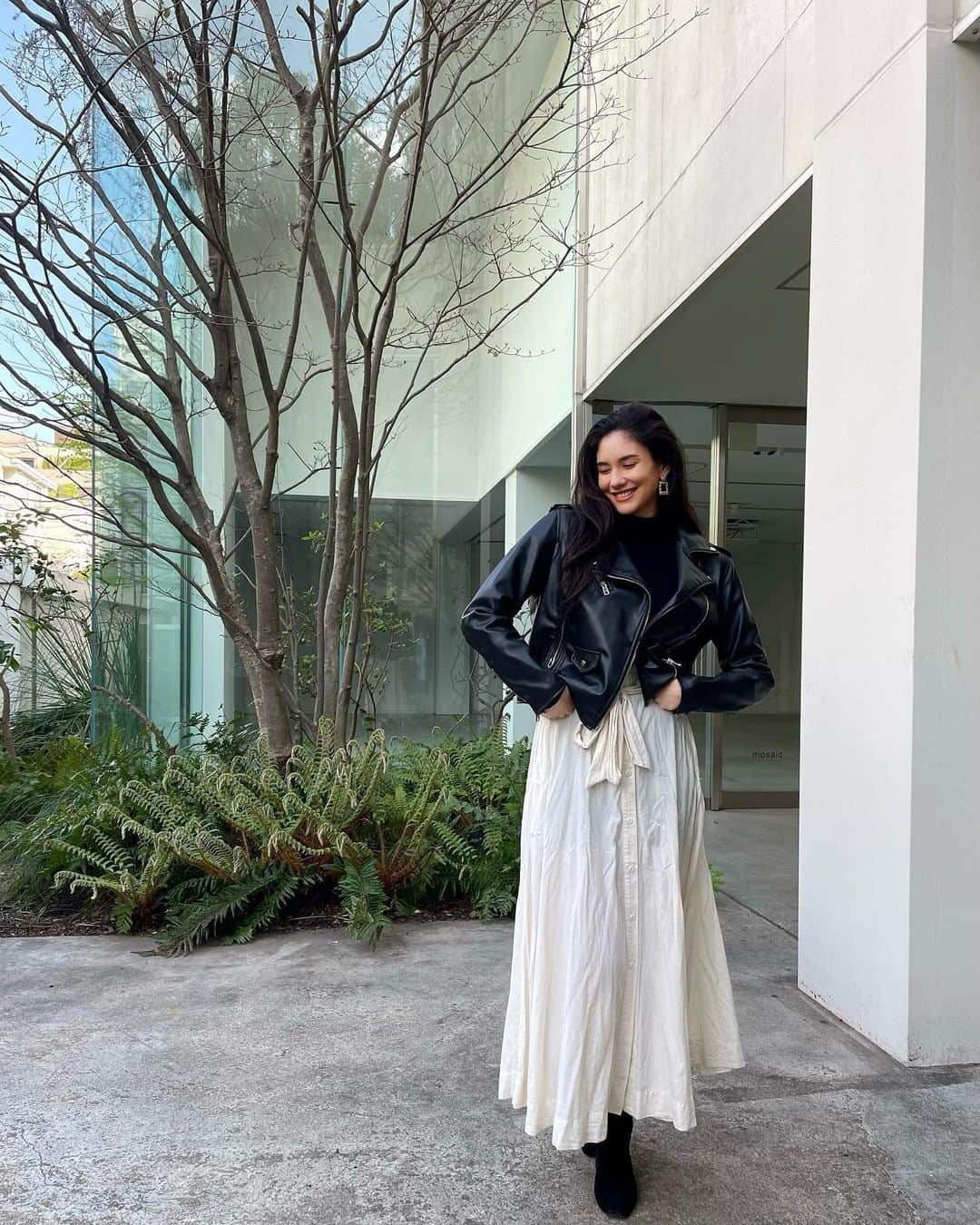 テイラー鈴木さんのインスタグラム写真 - (テイラー鈴木Instagram)「私服🤍🖤 長いスカート楽しいね🤭」3月31日 12時28分 - taylorsuzuki