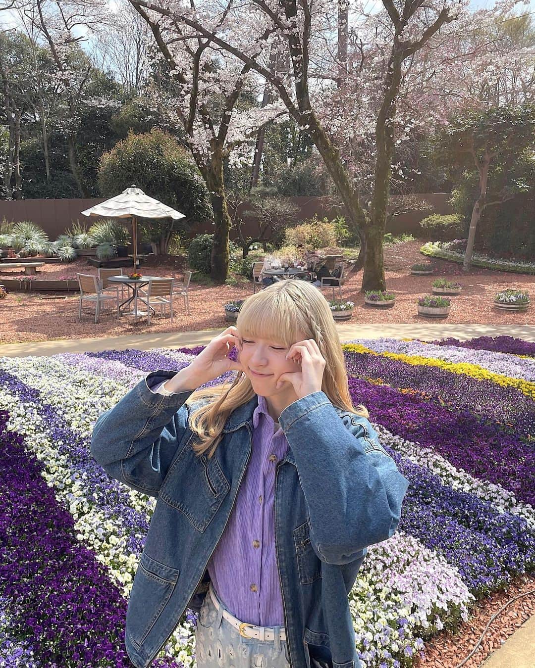 夏目璃乃のインスタグラム：「春の気温が1番好き‪‪🌷  フォロワーさんがやっとやっと1.3万人になりました‪‪☺︎‬ フォローしてくださった方ありがとうございます꙳☄︎」