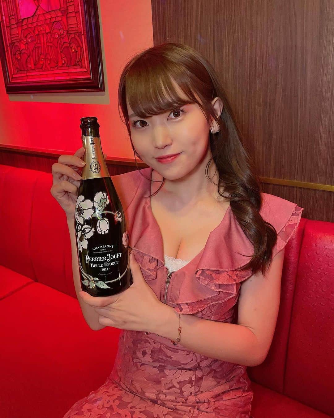 坂東遥さんのインスタグラム写真 - (坂東遥Instagram)「🍸🍾🌹　  シャンパンはお好きですか？🥂  スナックはるかオフ会した時の🍷  またこういうのやりたいなー、、」3月31日 12時26分 - b.haruka1103
