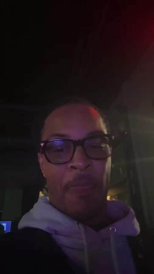 T.I.のインスタグラム：「@trapcitycafe  open mike / karaoke night 😂😂😂 feat. @dcyoungfly @darealjayski @nelly @jermainedupri @therichtrapper」