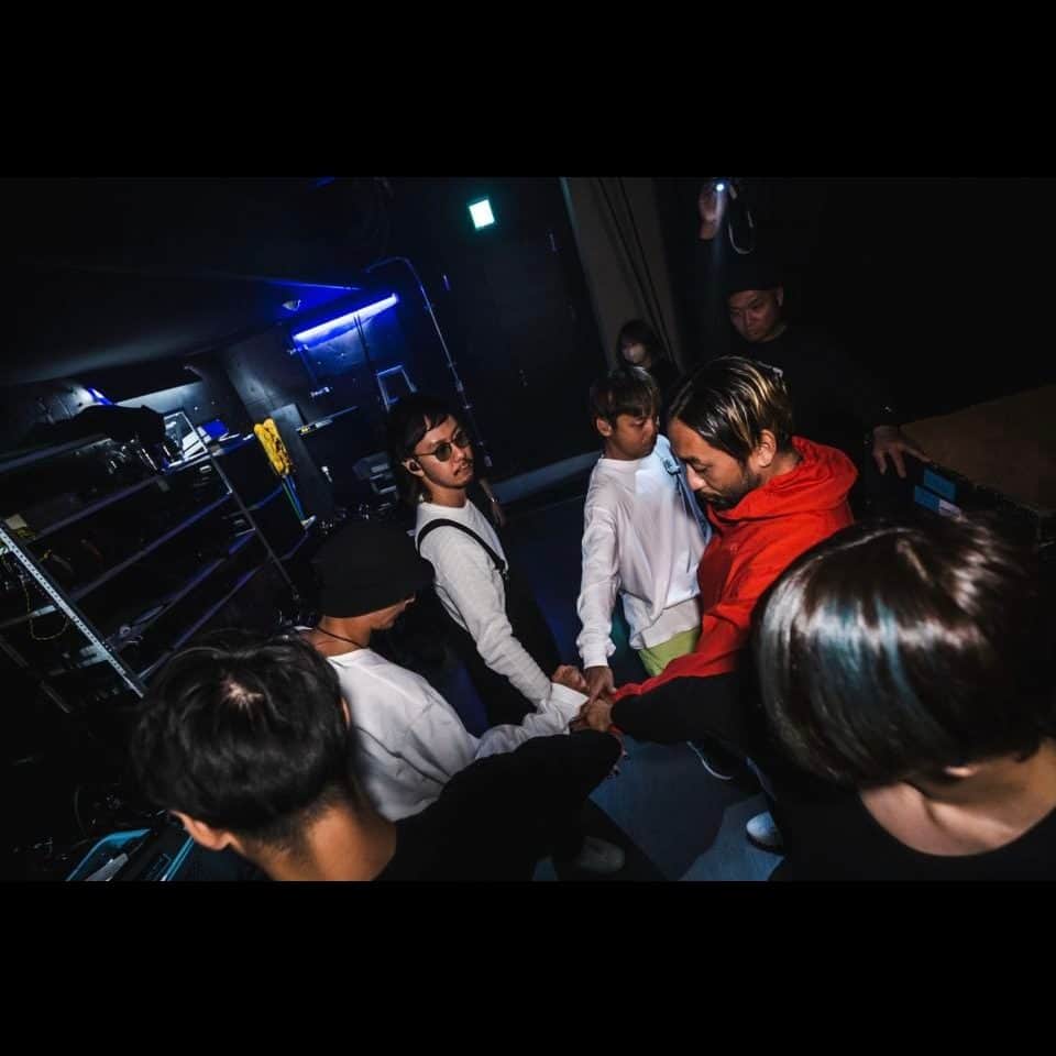 ORANGE RANGEのインスタグラム：「@orangerange_official × @leifilmworks  🍊#ORANGERANGE × #LEIFILMWORKS📷  ◤LEI’s ORANGE RANGE◢  LEI’s ORANGE RANGE特設サイトにて、「ORANGE RANGE LIVE TOUR 022-023 〜Double Circle〜」  3月4日岐阜・高山市民文化会館 3月5日富山・福野文化創造センターヘリオス 3月11日鹿児島・指宿市民会館 3月12日宮崎・西都市民会館 公演のライブフォトを一挙公開しました📷  LEI’s ORANGE RANGE特設サイト👉 https://www.rittor-music.co.jp/e/or_archives/  機材協力：Canon Creator Society   ライブフォトがスウェット👚トートバッグ👜になって登場！ 📷あの瞬間を身にまとえます✨ T-ODで発売中👉 https://t-od.jp/collections/leisorangerange  ツアー情報はこちらから🎫 https://orangerange.com/feature/tour022_023  #CanonCreatorSociety」