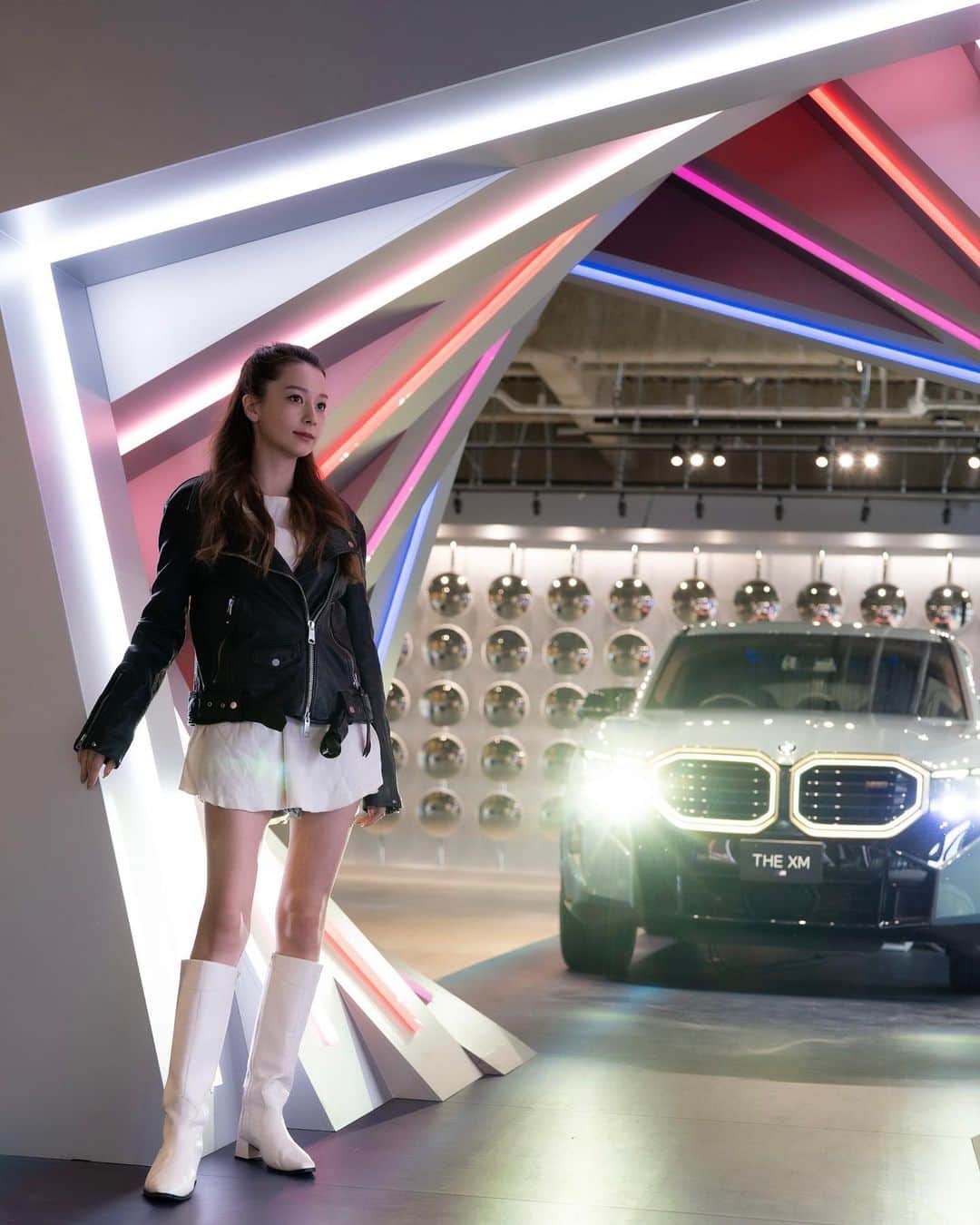 丹羽仁希さんのインスタグラム写真 - (丹羽仁希Instagram)「New @bmw XM 💫  「BMW M」と「Xシリーズ」と「ラグジュアリー」の 3つの要素を融合した先進的なモデル🔥  パワフルだけど内装などは高級感もあって、 まさに良いところ取り。  運転してみたい、、！  今ならなんとイベント会場に 初代MモデルのM1の展示まで🔥🔥  4月4日までの開催なので ぜひ遊びに行ってみてね！！  #XMinTokyo @bmwjapan  hairmake by @it1031777 👯‍♀️」3月31日 13時03分 - __niki22