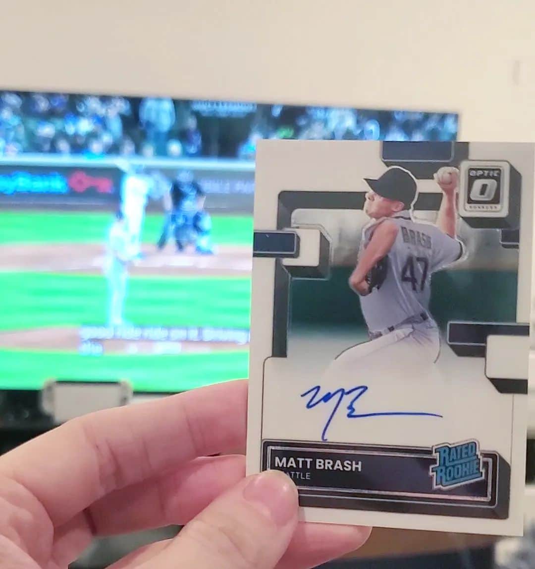 エマ・デュモンのインスタグラム：「HAPPY OPENING DAY!! 💚⚓️💙」