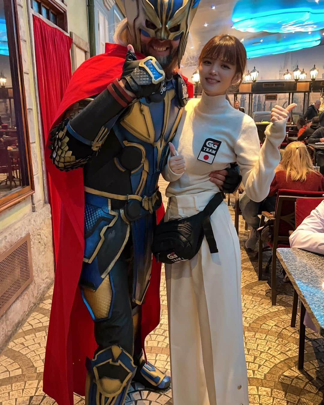 實近菜那（ななちゃら）さんのインスタグラム写真 - (實近菜那（ななちゃら）Instagram)「. .  what hero?🦸‍♀️ #WSOPE  ポーカー世界大会でヨーロッパ遠征した時  チェコのカジノにて コスプレしてる人発見👀 多分有名人。 誰だろう  . . #コスプレ #カジノ #casinopoker #poker #ポーカー #pokermodels #parxpokerroom #pokerplayer #pokerlife #WSOP #WSOPE #ヨーロッパ #チェコ #ポーカー女子 #ポーカープロ #pokerpro #pokergirl #Hero #heroarts #スーパーマン #ななちゃら #sanechikanana #ggteam」3月31日 13時44分 - na.chara