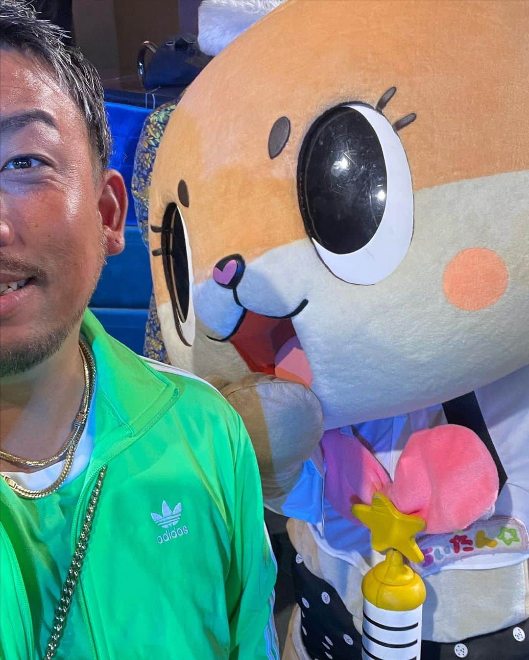 世界のアディ男のインスタグラム：「念願のちいたんと。 そしてニファさんと。  @chiitan7407  @niphaelangel8183   からのそうま @soma___1223   からのからの 福島県で田んぼを買いましたとさ。  #ちいたん #福島県 #インフルエンサー」
