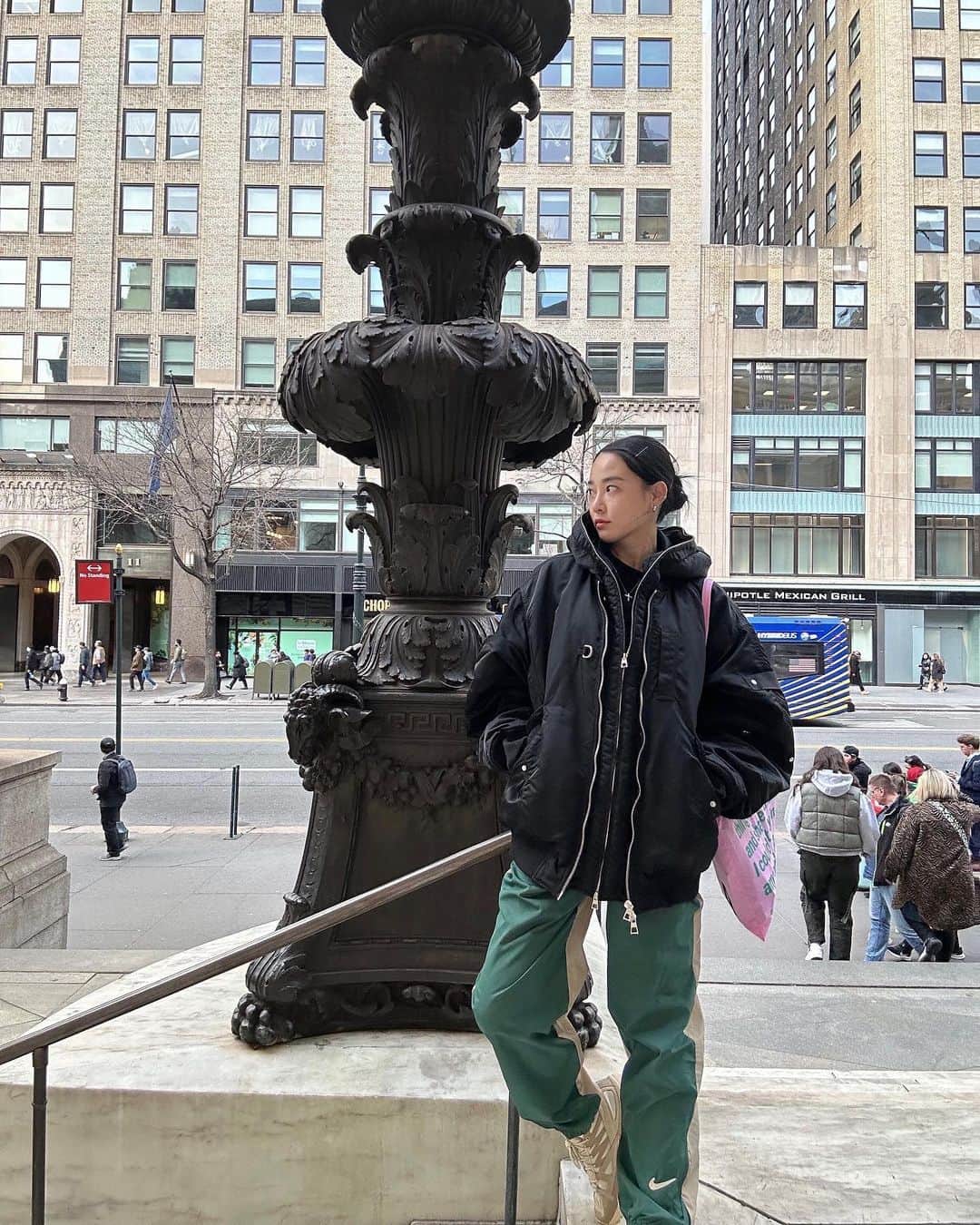 ジュヨン のインスタグラム：「Happy moments in NY 🌷💕✨  그냥 길에서 돌아만 다녀도 좋구 언제 어디서나 야경은 멋있구 자유의여신상을 가까이 보는 벅참과 뉴욕에 오면 꼭 샌트럴팤에서 조깅을 하고싶다고 생각했던걸 했을때의 행복감  다 좋 아 부 러 🫶✨😘」