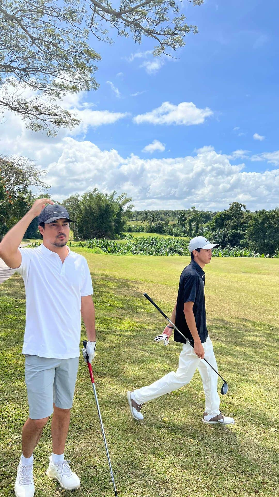 マーロン・ストッキンガーのインスタグラム：「Playing in the clouds ⛅️ summer is definitely here!」