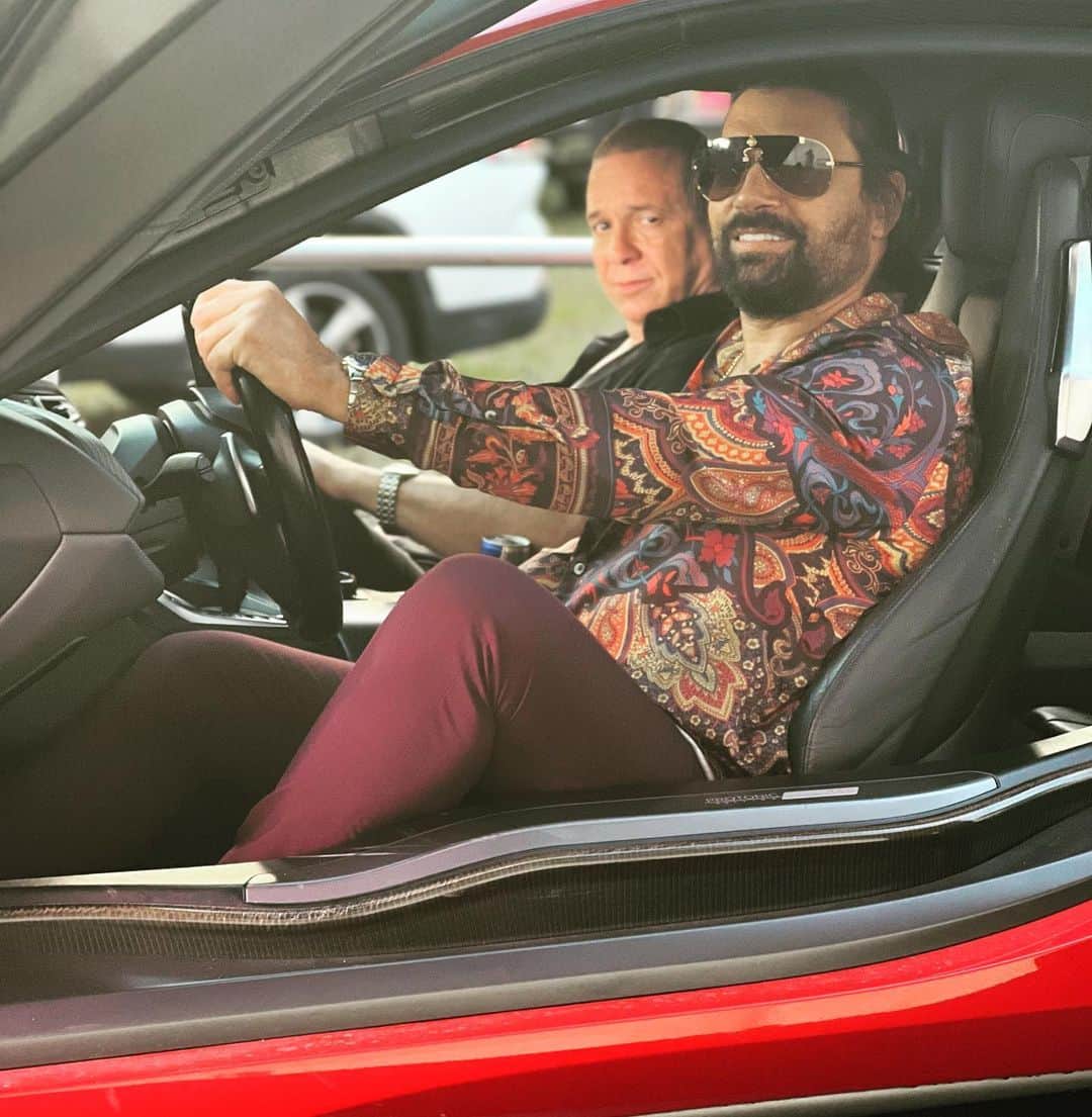 のインスタグラム：「Last Day of filming #MiamiNights Much thanks to my partner in crime @johnlewisspace11 Lots of good laughs brother」