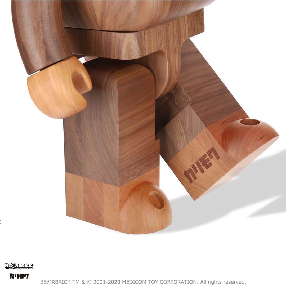 ア ベイシング エイプさんのインスタグラム写真 - (ア ベイシング エイプInstagram)「One of BAPE®'s most iconic BABY MILO®, and MEDICOM TOY’s masterpiece BE@RBRICK, as well as the outstanding skills of the Karimoku’s furniture craftsmen, have joined forces to create the very first 1000% wooden "KARIMOKU BABY MILO BE@RBRICK."  This item will be available for order at BAPE.COM and MCT TOKYO from April 1, 2023 (Sat) at 12:00 pm.  #bape #bearbrick #karimoku #bape30th」3月31日 14時43分 - bape_japan