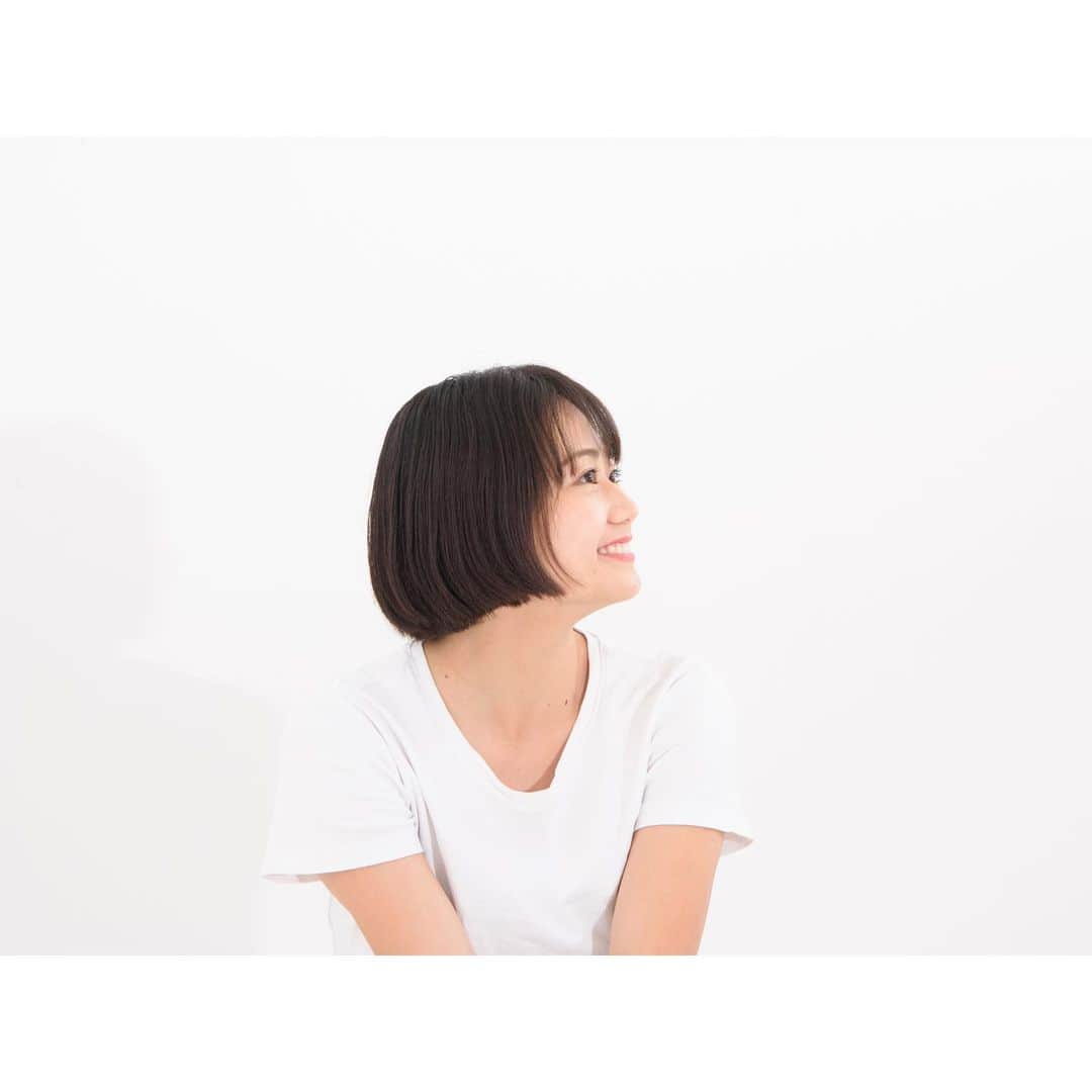 のインスタグラム：「あっという間に４月。 NHKのテレビ体操を卒業して 丸1年が経とうとしています。 早いですね〜  たくさんのファンレターや 当時の写真を見返すと 初々しい気持ちが蘇り パワーが湧いてきます☺︎  卒業してもなお ファンの方々にいろんな形で声をかけて頂きますが 本当に嬉しく思いますし こんなにたくさんの方々に 応援して頂けているなんて幸せ者だなぁと 感謝の気持ちでいっぱいです。  これからも 少しずつ良き報告ができるように ぼちぼちコツコツ積み重ねて行きます！  明日から４月。 新生活を迎える方々も多いのではないでしょうか。 ドキドキワクワク… ハラハラソワソワ… いろんな心境だとは思いますが 全ての事を楽しんでいきましょう！  Good luck✌︎」