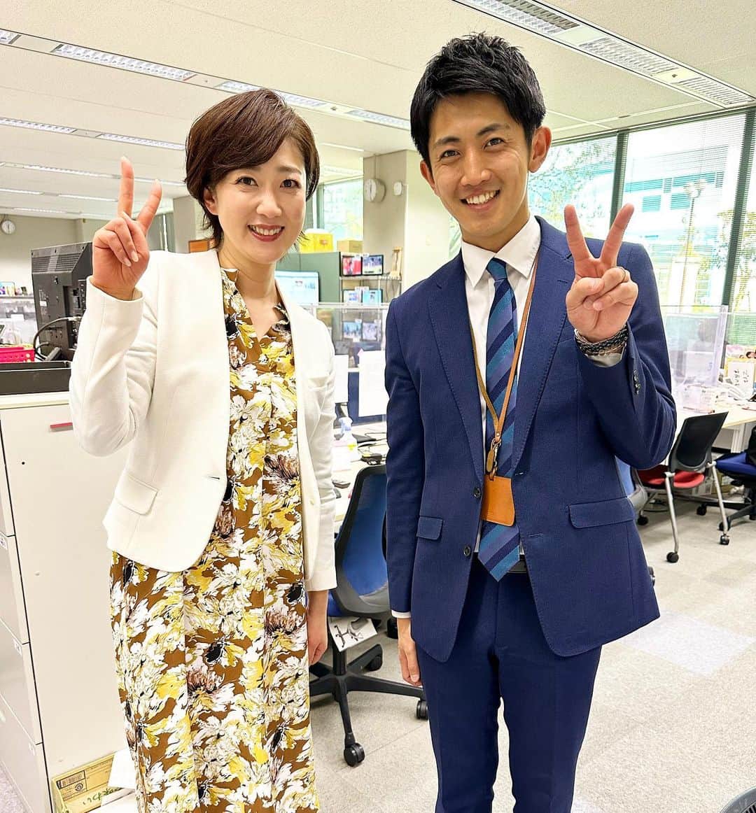 のインスタグラム：「佐藤巧アナウンサー、今日でRKB卒業です。でも、安心してください‼︎日曜放送のサンデーウォッチに出演しますから。寂しくない。寂しくない。精一杯のピースなのでした。 素敵なお仕事、これからも期待しています。」