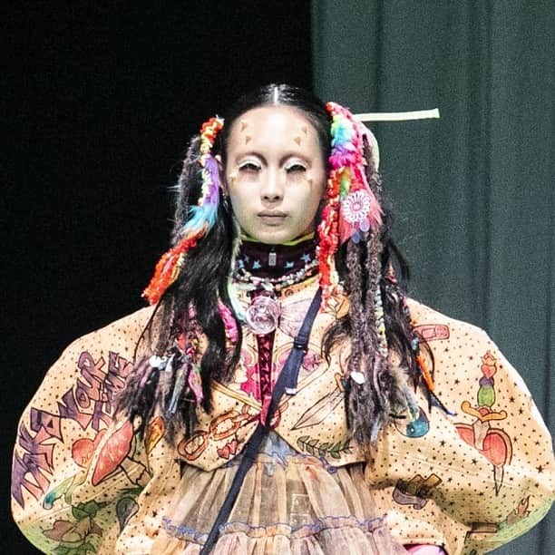 資生堂 のインスタグラム：「SHIBUYA FASHION WEEK 2023 spring SHIBUYA RUNWAY  Hair & Makeup led by Hirofumi Kera (Shiseido) @kerareation  @sabfa_official   @shibuyafashionweek @cultural__lab   #ShibuyaFashionWeek #渋谷ファッションウイーク #SHIBUYARUNWAY #runway #shibuya #fashion #culturallab #shiseidohairmakeupartist #shiseidohma #hair #makeup #hirofumikera #計良宏文 #sabfa #オフィスサブファ」