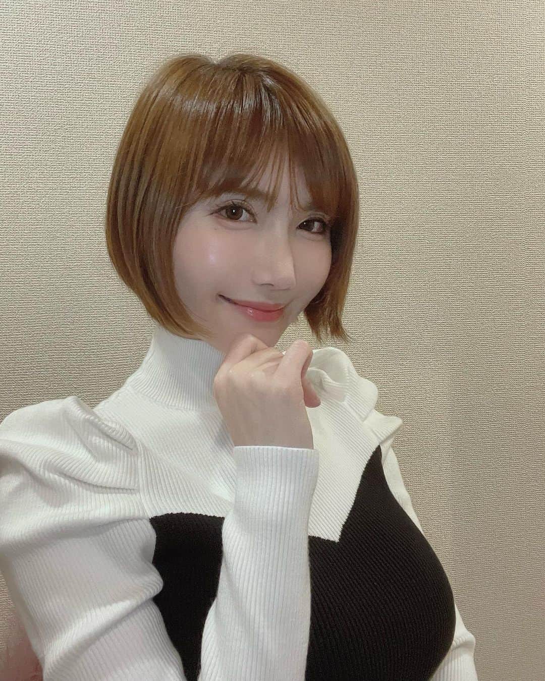 南キカのインスタグラム：「やほー♡ まだ少しオカマちゃんvoiceですが 今日から徐々に復活予定なので 後で少しだけ配信できたらします✌︎  それにしても病院でもらったﾌｽｺﾃﾞｼﾛｯﾌﾟ 激マズ♡😚」