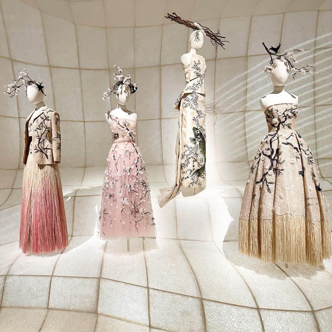 airiのインスタグラム：「． りかが誘ってくれた🩰 #Dior展」