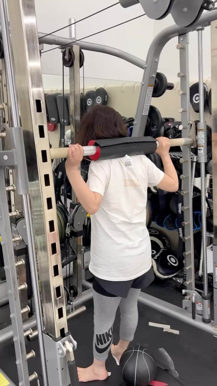 岸本加世子のインスタグラム：「楽しいトレーニング。#bravegym #芦田崇宏」