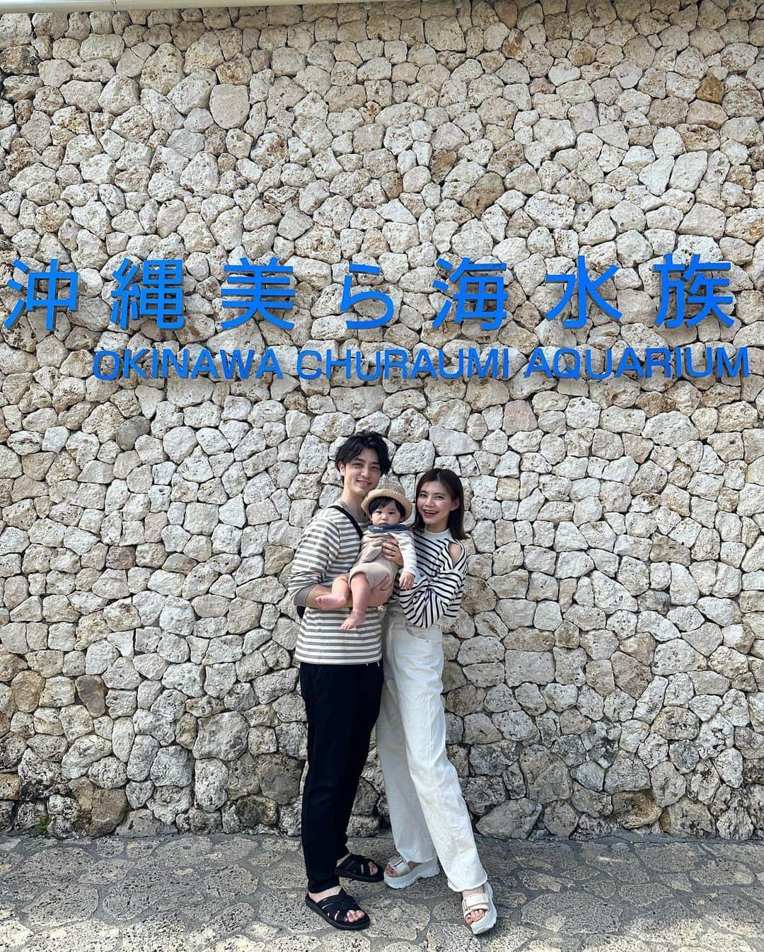 畑有里紗さんのインスタグラム写真 - (畑有里紗Instagram)「トナの水族館デビュー👶🏻🐠🐡 はじめての水族館は美ら海水族館へ🚗  目で追ったり声出したりバイバイしたり👋 たくさん反応してて可愛かったなぁ♡ ジンベイザメもちゃんと見てた🦈👀  イルカショー見せたかったけど イルカよりも周りの拍手とかそうゆう方が気になってほとんど見てなかった🤣  水族館デートでよく行ったけど私たちも好きやから 我が子を連れて来られる日が来て嬉しかったな😉 もう少しわかるようになってから近くの水族館もまた色々連れて行きたい〜〜🫶  @sho_arii.family  #となのいる生活#水族館デビュー#息子#男の子ベビー#男の子ママ#赤ちゃんのいる生活#生後10ヶ月#美ら海水族館#沖縄旅行#okinawa#沖縄観光#家族旅行#沖縄#子連れ沖縄#子連れ沖縄旅行#ママ#お出かけスポット#お出かけスポット沖縄#子連れお出かけ」3月31日 21時16分 - arii_m36