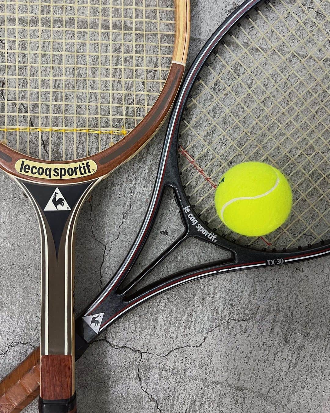 のインスタグラム：「🎾 s p o r t s w e a r 🏌️‍♀️ 💕 ハッピーセットでルコックのスポーツウェアの撮影〜🫶🏻🫶🏻  テニスとゴルフのコーディネートを二人らしい色合いで リンクコーデにしてみたよっ👕✨💓  記事がアップされたから見てもらえたら嬉しいです🌷  #ウルマグで検索してみてねっ♡ #ルコック #ルコックスポルティフ #lecoqsportit #ハピコデ」