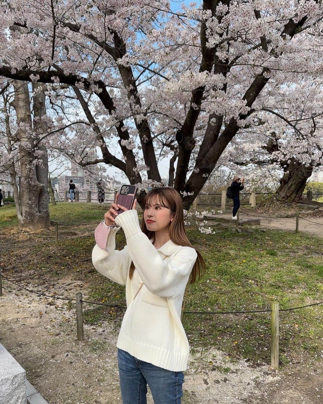 外薗葉月さんのインスタグラム写真 - (外薗葉月Instagram)「昼桜🌸  #桜　#春　#🌸 #福岡城　#舞鶴公園」3月31日 21時17分 - hazuki_hokazono