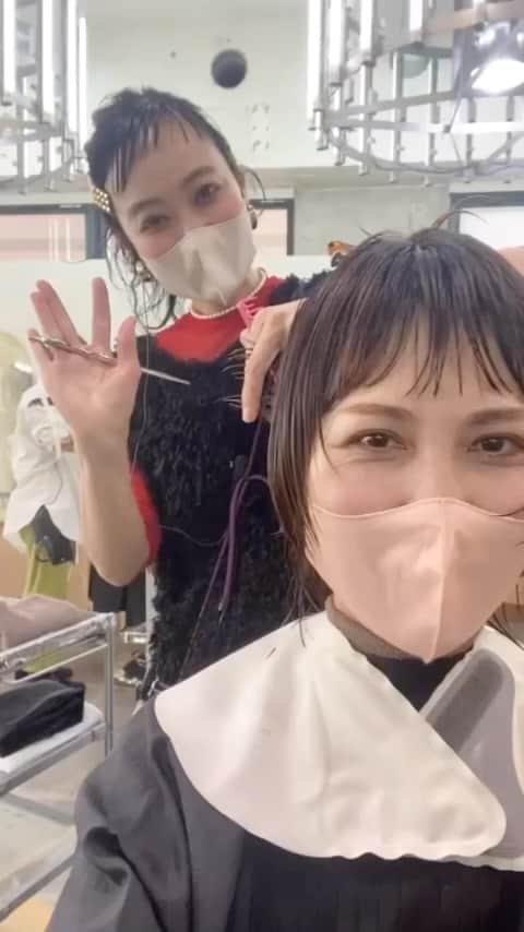 のインスタグラム：「アニバーサリーなタイミングでのイメチェン💓 お任せいただきありがとうございました！ 🥰🎉　@achibu03 🎂💓 . 私もすぐに向かいます💓💓💓笑 40代楽しみですねー🥰🙌🏻🥰🙌🏻🎶 . . . #福岡ママ  #福岡美容室  #天神美容室  #大名美容室」