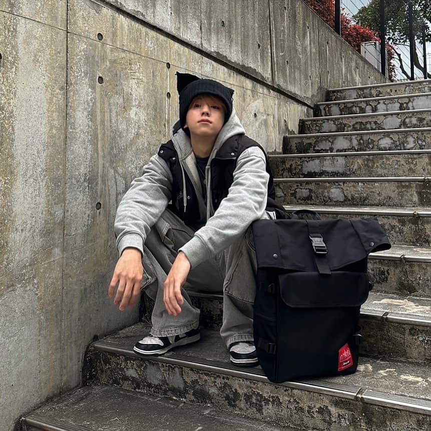大澤駿弥（SHUNYA）のインスタグラム：「マンハッタンポーテージの春の新作のONLY NYとのコラボのリュック、大容量で使いやすい👍🏻✨  1997 ❤️  #ManhattanPortage #マンハッタンポーテージ #pr」