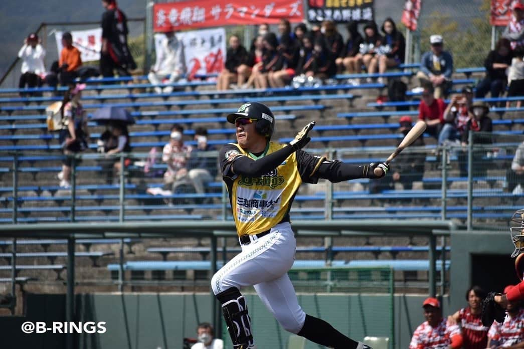 内川聖一のインスタグラム：「いよいよNPBのレギュラーシーズンも開幕しましたね👍  WBC世界一からの盛り上がりがそのまま開幕に繋がってるような感じがして嬉しいです☺️  僕が所属する大分bリングスは既に開幕してますがNPBと共に盛り上げていけるように頑張りたいと思います。  また、明日の福岡PayPayドームで行われる福岡ソフトバンクホークスVs千葉ロッテマリーンズの試合ですがRKBで解説もさせて頂きます。 是非ご覧ください👍  #内川聖一 #大分bリングス #背番号24 #NPB #開幕 #福岡ソフトバンクホークス #千葉ロッテマリーンズ #RKB #ゲスト解説」