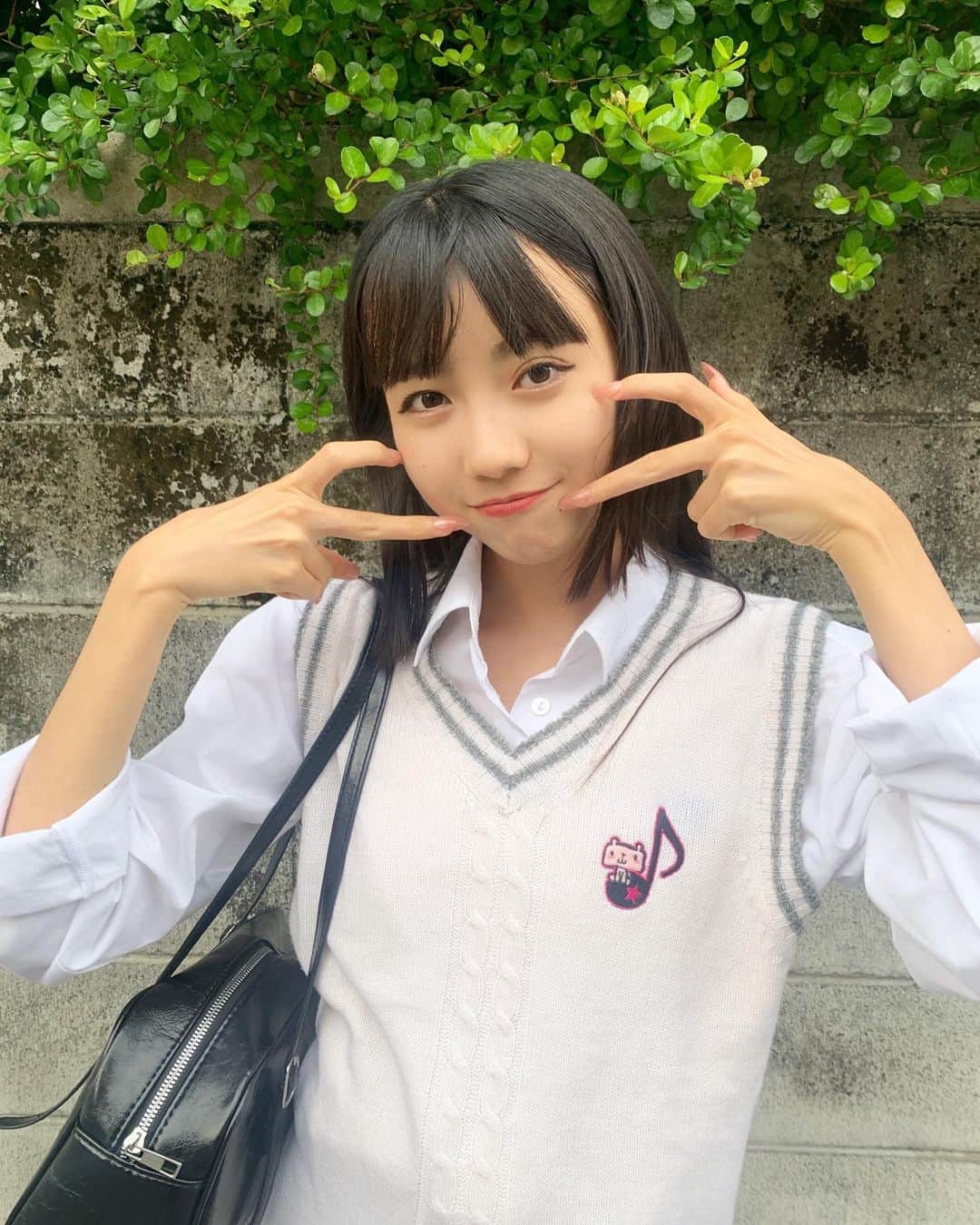 東恩納瑠花さんのインスタグラム写真 - (東恩納瑠花Instagram)「昨日の🍒scp🌶Twitterより↓  こんにちは〜💗✨ 今日は、お友だちとギャル遊びをしました✌️ ほんとは、ギャル🌺っぽくしたかったけど、全然違くなっちゃった🤭💓 ネイルチップもしました〜💅ﾌﾍﾞﾝ ﾃﾞｼﾀ プリクラと写真も撮れた📸✌️ 4月2日、イオン北谷店でのライブ🎤 楽しみ✨来てね💓 るか🍒 #SweetCherryPeppers  #SCP」3月31日 16時41分 - ruka.ru_ru