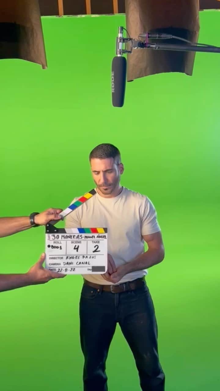 ミゲル・エンジェル・シルベストレのインスタグラム：「Lo tenía que hacer…  #30monedas @hbo @hbomaxes  @alexdelaiglesia @pokeepsie_films」