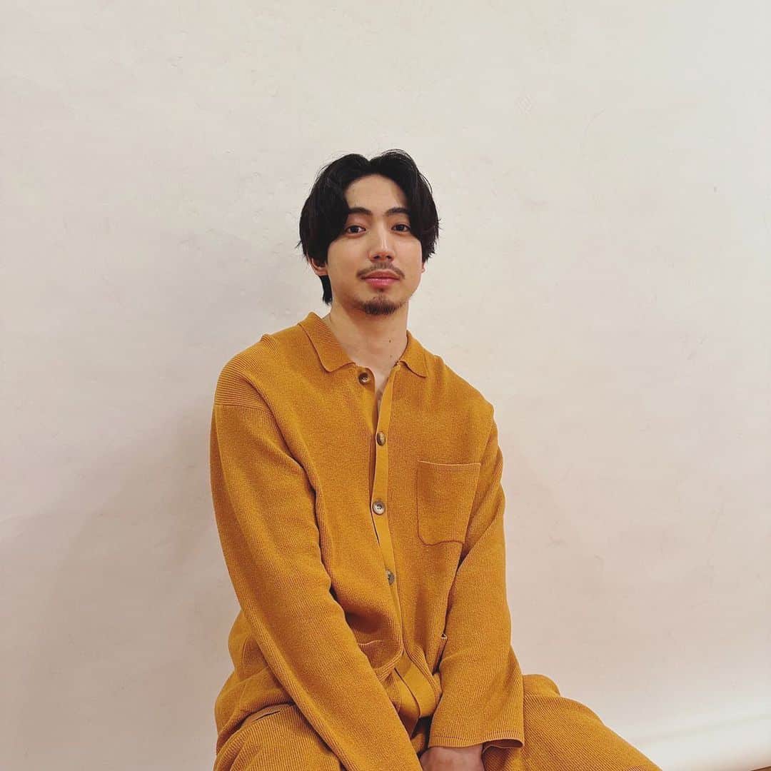 のインスタグラム：「よるステの新衣装はジェラートピケさんにご協力いただきました！ いい色。 @gelatopique_official」
