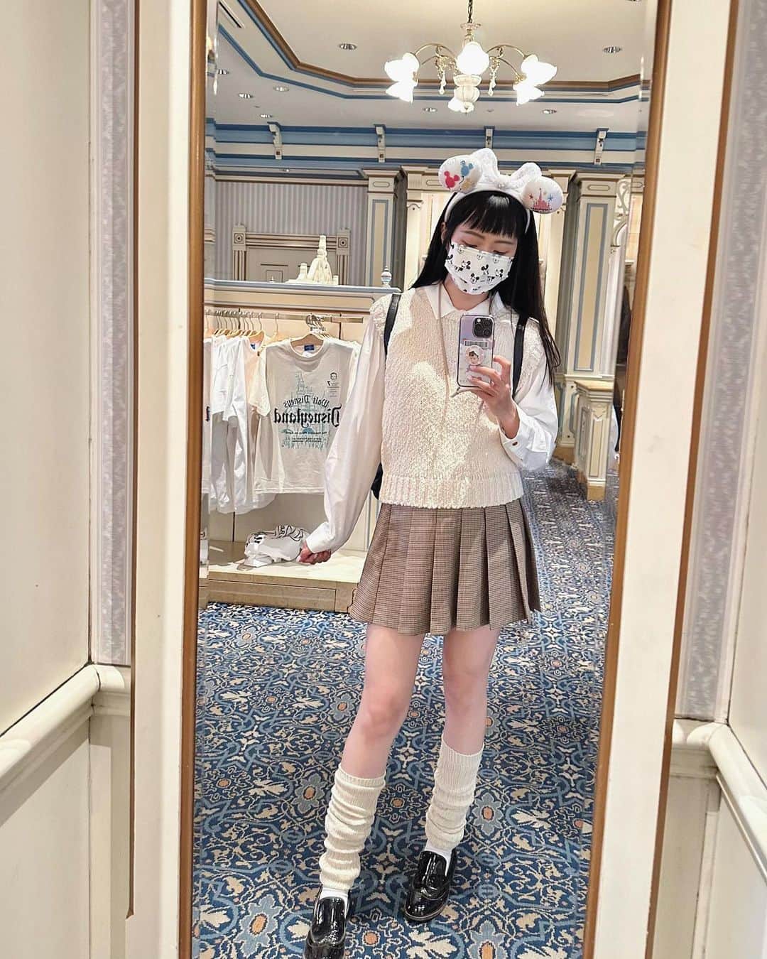 Dewi Chienのインスタグラム：「👋🏻安安你好，今年18歲～住台中。😌 #想被打？」