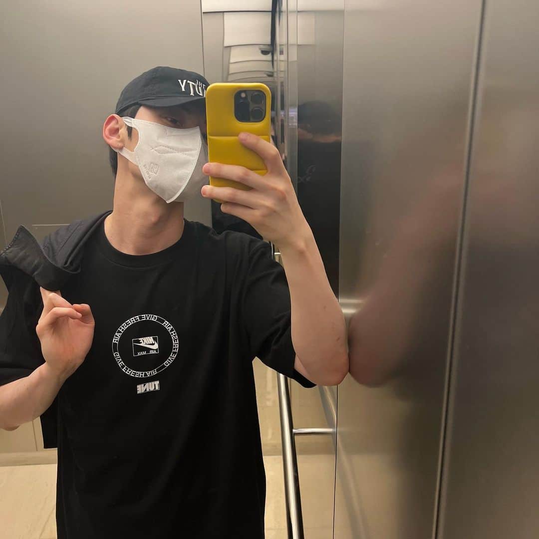 ミンヒョン さんのインスタグラム写真 - (ミンヒョン Instagram)「💪🏻」3月31日 17時15分 - optimushwang