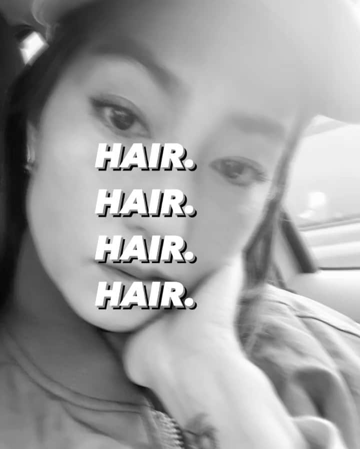 堀舞紀のインスタグラム：「🍒🙎🏽‍♀️🍒  @anela_beautyshop   #savemyhair あくしょん👋🏽  髪の毛 #剛毛多毛 #癖毛 のワガママヘア です🙋🏽‍♀️  #anelabeautyshop  のヘアオイルは 濡れてる時に 馴染ませてから乾かすとボリュームダウンしてくれるのでリピ💗  UVスプレーは 新作✨✨ 嬉しい！！！  これ海行く時とか プール行く時絶対必要🏃🏾‍♀️  これから 髪の毛も紫外線ケア🤷🏽‍♀️ 大忙し🤭  anela. 寂しくなるな🥺  これからも、ずっと 大好きなブランド🫶🏾  お疲れ様💗アヤ🫱🏾‍🫲🏻  #anelabeauty  #ヘアケア用品  #ヘアオイル #UVカットスプレー #カラーセーブヘアオイル」