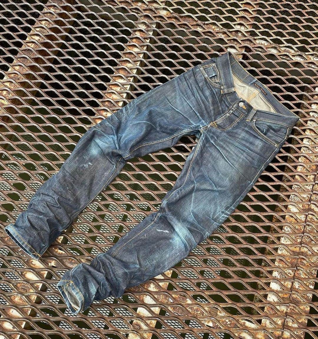 ヌーディージーンズさんのインスタグラム写真 - (ヌーディージーンズInstagram)「#FadeFriday and we are thoroughly enjoying this #GrimTim documentation by @kiya_3220 🤝  Grim Tim Dry Selvage 131 days wear  Share your fades and tag @nudiejeans #nudiejeans」3月31日 17時27分 - nudiejeans