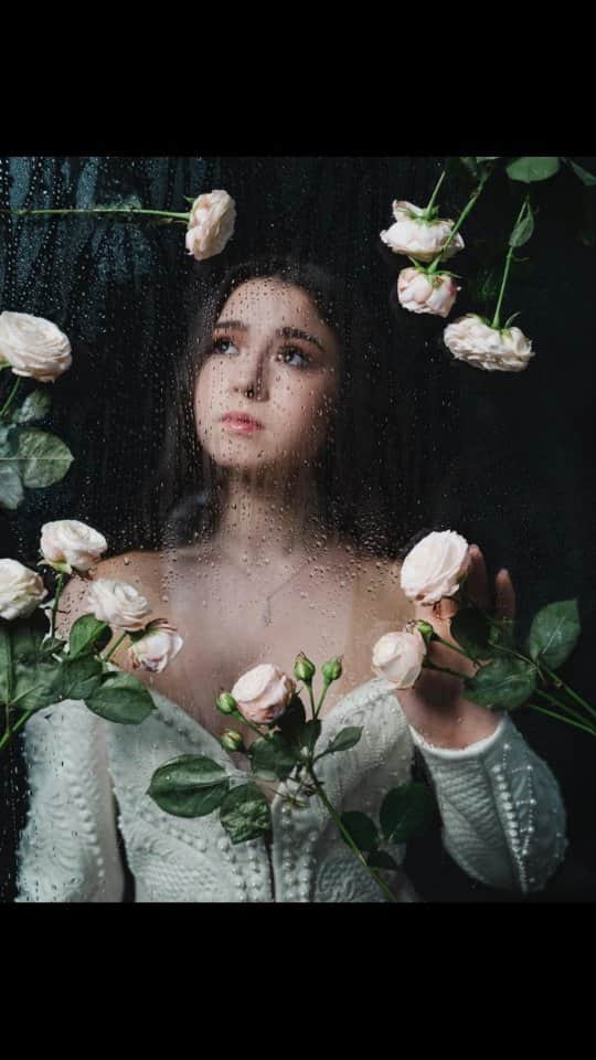 カミラ・ワリエワのインスタグラム：「Magic moments with Kamila from our shoot🕊️ Волшебные моменты с Камилой с нашей съемки.  Образы @edem.official   MUAH @olgabielmakeupartist  #kamilavalieva #figureskating #videooftheday #behindthescenes」