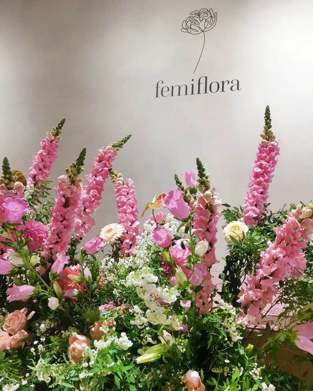 杉山由紀子さんのインスタグラム写真 - (杉山由紀子Instagram)「春気分🌸 @femiflora.official さんのイベントへ✨✨  お花がたくさんで優しい素敵な雰囲気💐  フェムケアって最近やっと耳にするけどまだまだ知らないこと多いなーってかんじました!!  昨日はイベントに沢山のインスタグラマーの方と、友利新さん、フォーリンラブのバービーさんもいらっしゃったみたい🎶  #フェミフローラ #フェミフローラN #乳酸菌 #わかもと製薬 #フェムテック #フェムケア #強力わかもと #友利新 #フォーリンラブ #バービー #表参道 #イベント #インスタグラマー #Instagrammer」3月31日 17時38分 - yukikosugiyama