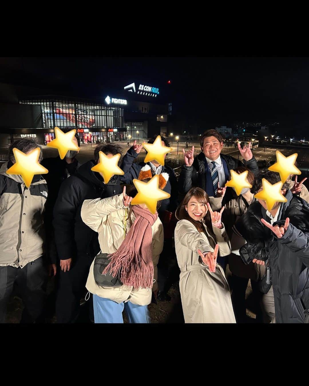 安藤萌々さんのインスタグラム写真 - (安藤萌々Instagram)「昨日の中継衣装と、今週のスタジオ衣装です🦊   今日は、メジャーリーグが開幕！ プロ野球も日本ハムと楽天以外の10球団が開幕戦を行い、 センバツ高校野球は準決勝⚾︎が行われました。  松坂さんとお伝えします！  中継衣装 コートINDIVI タートルネックNOLLEY'S パンツUNTITLED  コーラルトップス、花柄スカート ANAYI ピアスete  💛セットアップJILLSTUART ピアスete  ボーダーニット、紺色スカート ANAYI  靴DIANA  #アナウンサー #衣装 #冬服 #ウォームスプリング  #骨格ウェーブ #骨格診断  #イエベ春 #パーソナルカラー  #ソフトエレガント #フレッシュ #メイク #ヘアアレンジ #大人かわいい コーデ  #綺麗め #ソフエレ」3月31日 17時52分 - momo_ando_ex