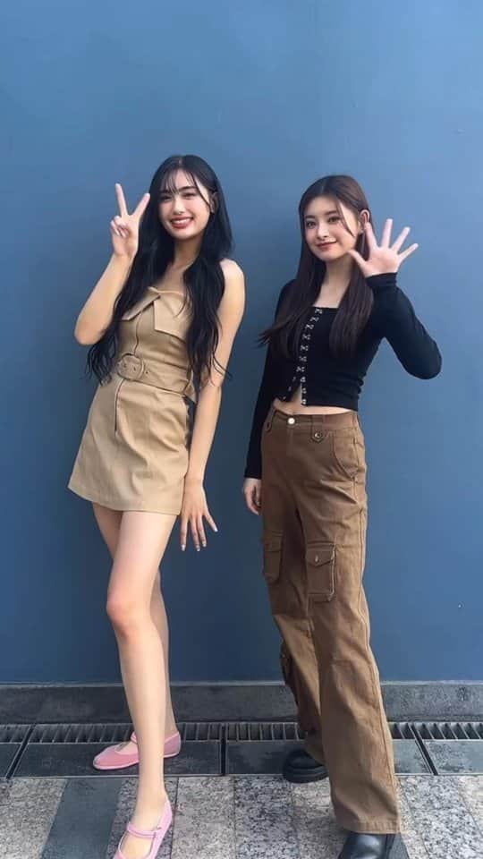 EVERGLOWのインスタグラム：「뽀에버! L❤O💜V🤍E #EVERGLOW #에버글로우 #아샤 #AISHA #이런 #YIREN」