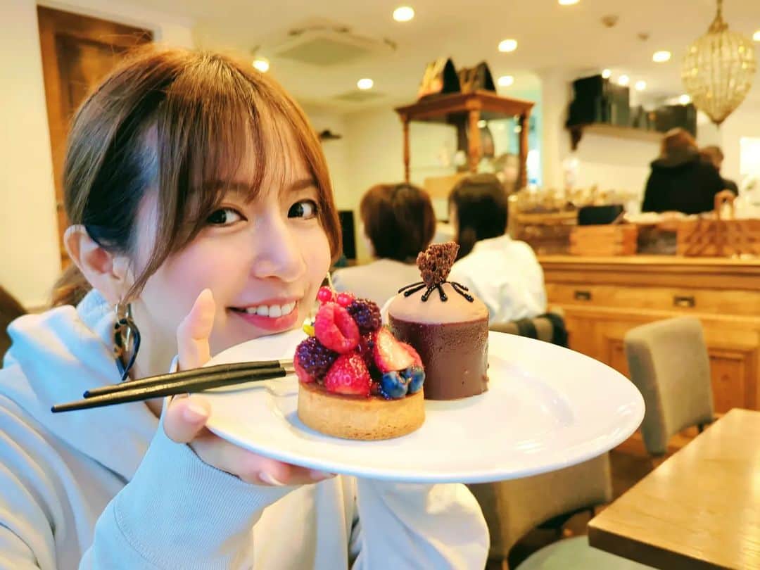 浜田真衣のインスタグラム：「ドキドキな毎日を❤ ⁡⁡ ⁡ #浜田真衣」