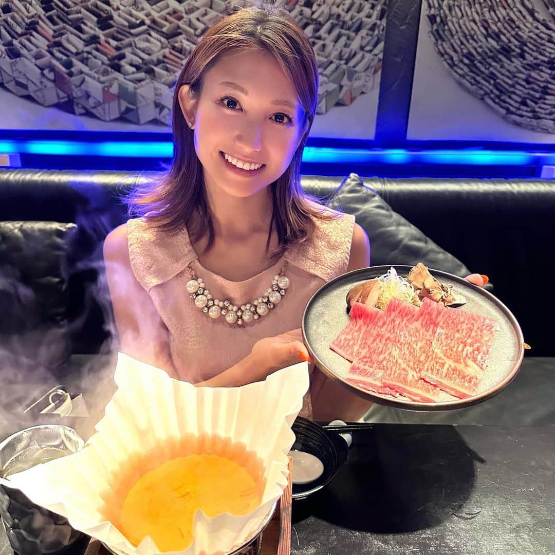市原彩花さんのインスタグラム写真 - (市原彩花Instagram)「Japanese cuisine @mikuni.sg  Mikuni's a la carte menu has been renewed✨ You can eat delicious and beautiful food🇯🇵  フェアモントホテルにある日本料理Mikuni🥢 華やかで美しい日本食が頂けるお店☺️ 食材もとてもこだわっていてどれも美味しい🥹 特にアワビの鉄板焼きが柔らかくて唸った🥹 コースにアラカルト、鉄板焼きもあるよ😉  #mikunisg#fairmont#fairmontsingapore#sgfood#sgfoodies#singaporelife#singaporetravel#singaporetrip#japanesefood#japaneserestaurant#singapore#シンガポール#singapura#海外生活#海外旅行#海外移住#シンガポール生活#シンガポール在住#싱가포르 #あーちゃんシンガポール」3月31日 17時58分 - ayaka_ichihara