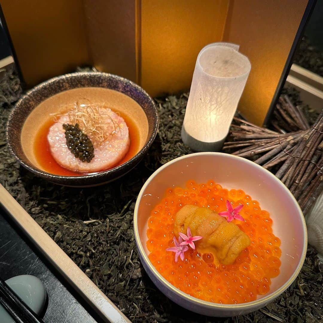 市原彩花さんのインスタグラム写真 - (市原彩花Instagram)「Japanese cuisine @mikuni.sg  Mikuni's a la carte menu has been renewed✨ You can eat delicious and beautiful food🇯🇵  フェアモントホテルにある日本料理Mikuni🥢 華やかで美しい日本食が頂けるお店☺️ 食材もとてもこだわっていてどれも美味しい🥹 特にアワビの鉄板焼きが柔らかくて唸った🥹 コースにアラカルト、鉄板焼きもあるよ😉  #mikunisg#fairmont#fairmontsingapore#sgfood#sgfoodies#singaporelife#singaporetravel#singaporetrip#japanesefood#japaneserestaurant#singapore#シンガポール#singapura#海外生活#海外旅行#海外移住#シンガポール生活#シンガポール在住#싱가포르 #あーちゃんシンガポール」3月31日 17時58分 - ayaka_ichihara