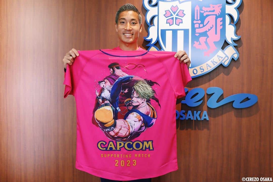 山中亮輔のインスタグラム：「明日、4月1日横浜FM戦は #カプコンサポーティングマッチ です！ 来場者には先着で #ストリートファイター6 コラボのベースボールシャツが貰えます！ これを着てスタジアムをピンクに染めて下さい🌸🌸🌸 一緒に戦いましょう👍 応援よろしくお願いします！  #セレッソ大阪  #cerezoosaka」