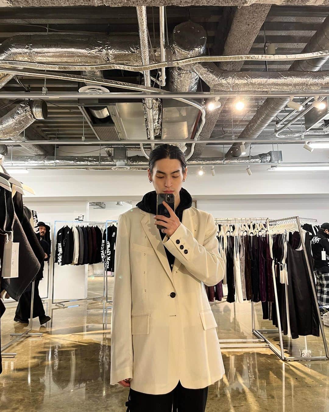 福島 理久のインスタグラム：「@takahiromiyashitathesoloist  Autumn / Winter 2023 collection. THE TWO OF US exhibition  #TAKAHIROMIYASHITATheSoloist #AW23 #THETWOOFUS #RakutenFashion #RakutenFWT #RakutenbyR #DavidCarsonDesigner」