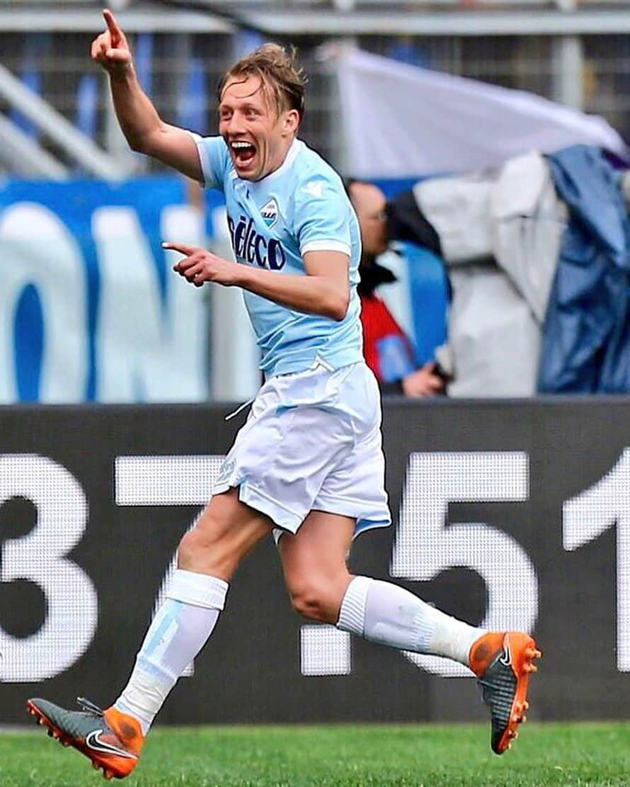 ルーカス・レイヴァさんのインスタグラム写真 - (ルーカス・レイヴァInstagram)「#GoalOfTheDay ⚽️ L’ultima rete in maglia biancoceleste di Leiva 𝘓𝘶𝘤𝘢𝘴, 𝘲𝘶𝘦𝘴𝘵𝘢 𝘦̀ 𝘴𝘵𝘢𝘵𝘢 𝘦 𝘴𝘢𝘳𝘢̀ 𝘴𝘦𝘮𝘱𝘳𝘦 𝘤𝘢𝘴𝘢 𝘵𝘶𝘢 💙  #CMonEagles 🦅」3月31日 18時04分 - leivalucas