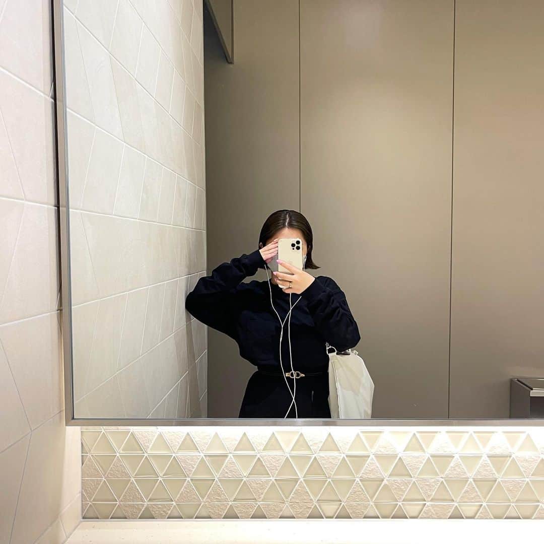 カノンのインスタグラム：「最近黒多い」