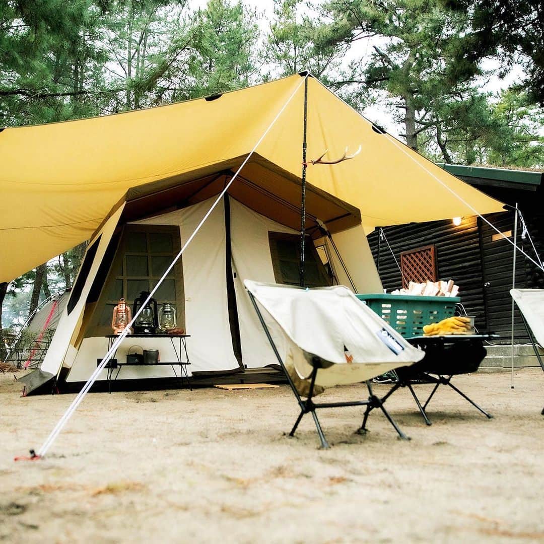 キャンプ情報サイト［ランタン］さんのインスタグラム写真 - (キャンプ情報サイト［ランタン］Instagram)「CAMP SMILE STYLE ／ ヘリノックスのチェアでくつろぐキャンプ。 ローズゴールドのランタンでサイトをよりお洒落に ＼ いろんなキャンパーのキャンプスタイルを現地取材と一般キャンパーからの投稿で数多く掲載してます。 . . 詳しくは @lantern.camp webサイトをご覧ください . . #camp #camping #camplife #outdoor #travel #trip #lantern_smile #キャンプ #キャンプ用品 #アウトドア #テント #自然 #旅行 #キャンプ初心者 #キャンプ好きな人と繋がりたい #アウトドア好きな人と繋がりたい #camper #外遊び #キャンプスタイル #マイアミ浜オートキャンプ場 #ファミリーキャンプ #ファミキャン #DIETZ #デイツランタン #UNIFLAME #ユニフレーム #Helinox #ヘリノックス」3月31日 18時12分 - lantern.camp