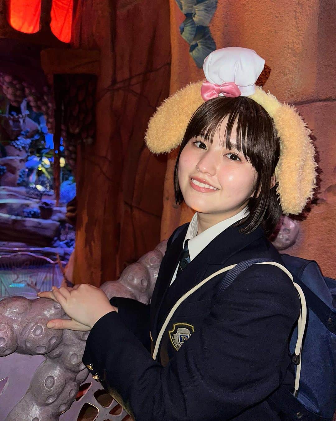 池田レイラのインスタグラム：「卒業はしてしまいましたが 一応今日までJKという事で、すずと現役最後の制服ディズニーをしてきました😚🏰✨  本当に本当に楽し過ぎて、一瞬で1日が終わってしまって 帰りたくないー😭と言いながら2人で仲良く帰宅しました😂😂  そして肝心なツーショットは撮っていません！！！ こういう所がある2人です…笑笑」