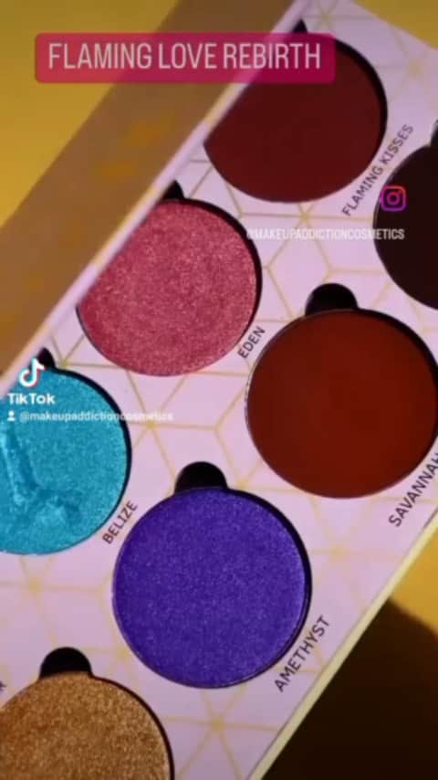 Makeup Addiction Cosmeticsのインスタグラム：「Laissez-vous emporter par notre palette #flaminglove composée de 8 couleurs super pigmentées 😍.  #makeupaddictioncosmetics #makeupaddiction #makeup #makeupartist #makeuptutorial #senegal #fard #fardapaupiere #fardajoues #yeux #rose #violet #bleuturquoise #purple #maron #sybelles」