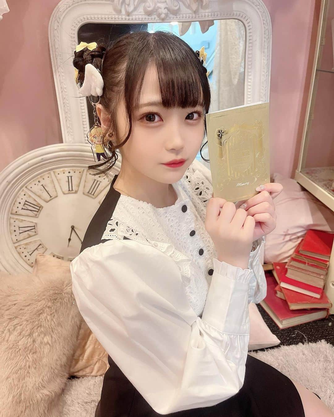 佐藤美波のインスタグラム：「🌙  現場のためにお洋服買ったりネイルしたりまつパしたりヘアメ考えたりしてる時間とってもたのしかった🫶🏻  おたくってしあわせだ〜(՞˶･֊･˶՞)💛」