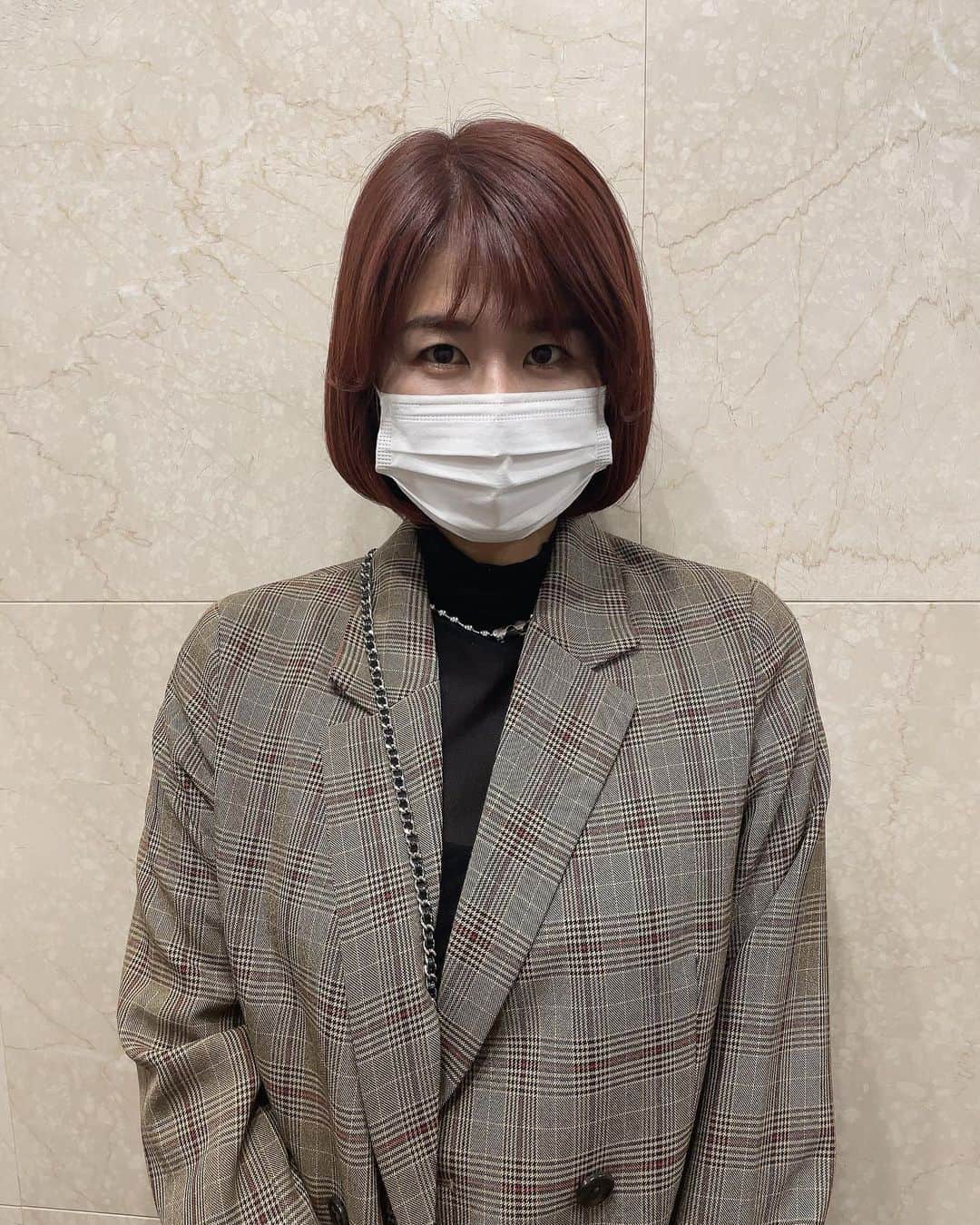 のインスタグラム：「・ ・ 美容室行った☺️✂️✨ ・ 顔周りレイヤー?入れてもらったよ。 ・ 色は変わらずピンク系〜💓 ・ お気に入り🧏‍♀️🧏‍♀️🧏‍♀️ ・ ・ #美容室 #ボブ #ポプヘア」