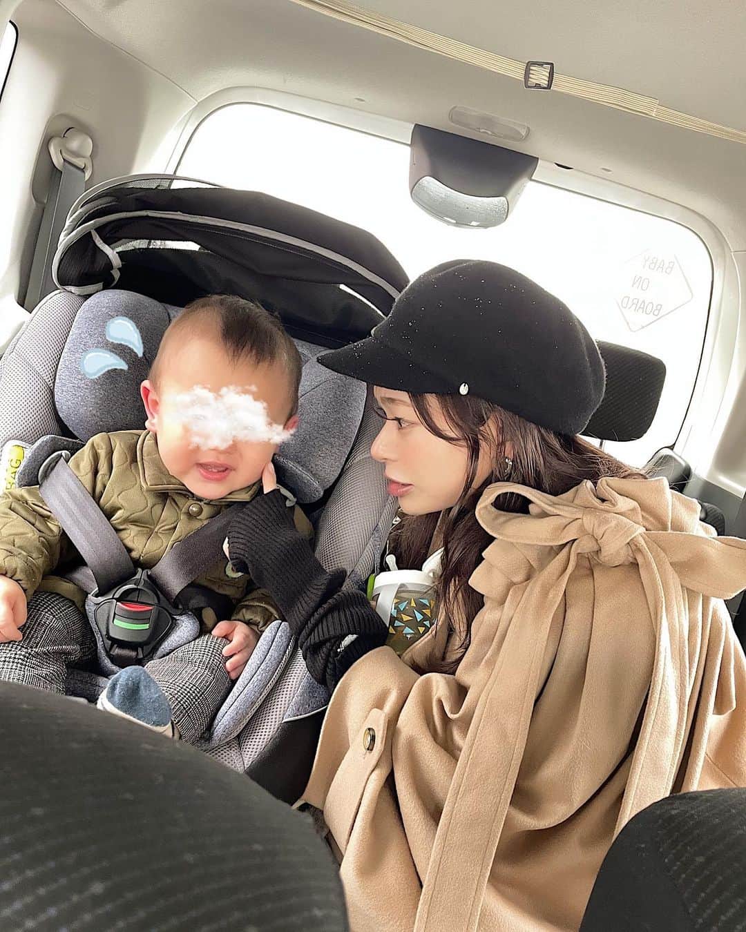 Yuuki mimuraのインスタグラム：「🍰🧸🍓  . かわいいかわいいかーわいい 甥っ子の1ちゃいのお誕生日に 帰省したらめちゃくちゃ雪降った…☃️  さんむかったなぁ…🥶🫨  最初に会った時に 人見知りもあるだろうに いきなり鼻水出ちゃってるの拭いたら🤧 信じられないくらい警戒されてギャン泣き😭😭😭  一生泣き止まなくて 可哀想だったし申し訳なかった😣💦  ごめんね🥺また次行った時も忘れられてそう🤣🤣🤣  スクスク育っておくれ🌱🌱  妹たちが一生懸命作ったかわいいケーキ🍰 イチゴが大好きだから口いっぱい頬張って スーパーキュートだったわぃ…🕊️  #hbd #happybirthday」